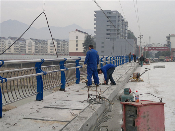 商洛不锈钢复合管护栏常见问题及解决方案